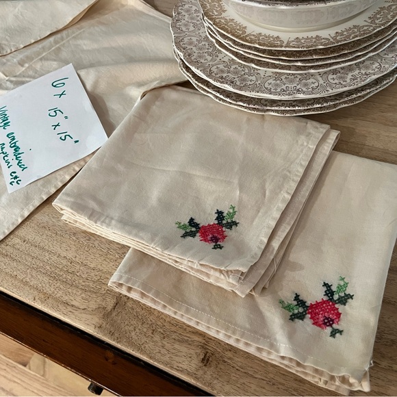 Vintage Set of 6 Embroidered Linen Napkins - Picture 14 of 14